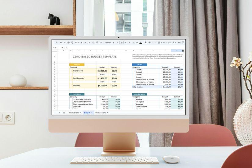 Jede Frau sollte ein Budget haben, unabhängig von ihrer finanziellen Situation. Schreibtisch mit Computer und einem Budgetplan.