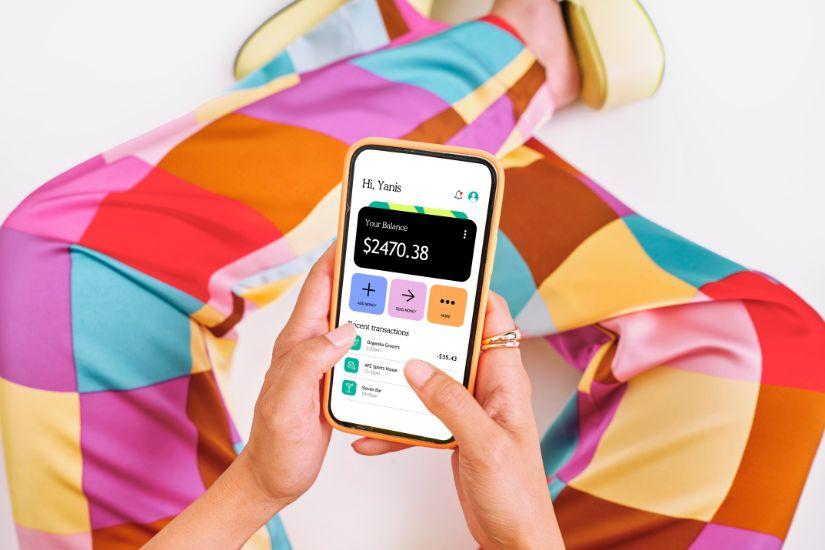 Du kannst es lernen – und wenn du deine finanzielle Situation ändern willst, darfst du dir genau dieses Wissen Schritt für Schritt aneignen. Eine Budget-App auf dem Handy.